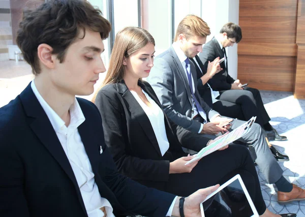 Gente Negocios Esperando Entrevista Trabajo — Foto de Stock