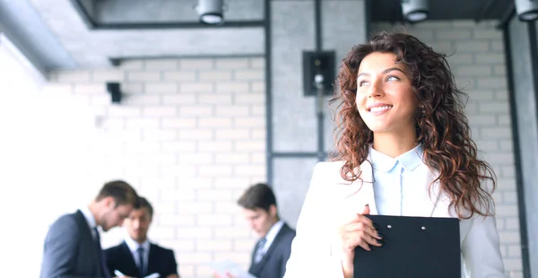 Femme Affaires Avec Son Personnel Groupe Personnes Sur Fond Bureau — Photo