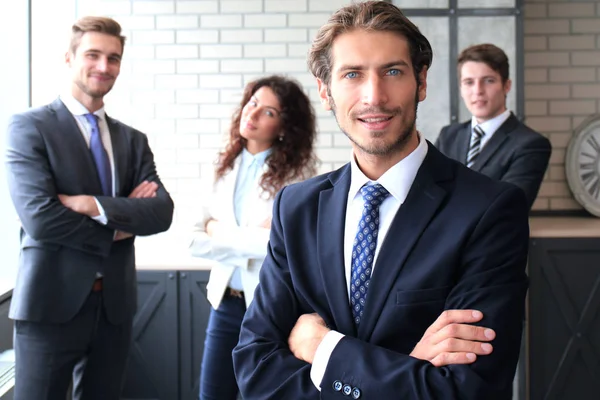 Empresário Com Colegas Trabalho Cargo — Fotografia de Stock