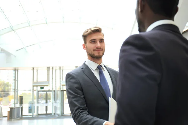 Business meeting. African American businessman shaking hands with caucasian businessman. — Stock Photo, Image