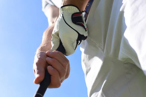 Golfer s golfovým hřištěm. — Stock fotografie