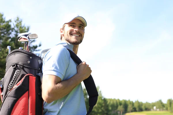 Ritratto Golfista Maschio Che Porta Borsa Golf Mentre Cammina Sull — Foto Stock