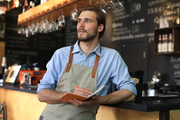 Propriétaire Une Petite Entreprise Travaillant Dans Son Café — Photo
