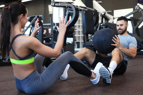 Forma Coppia Muscolare Esercizio Con Palla Medicina Palestra — Foto Stock