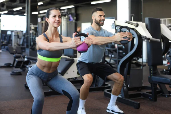 Fit Muscular Couple Focused Lifting Dumbbell Exercise Class Gym — Stock Photo, Image