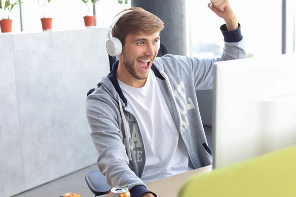 Portrait Ecstatic Gamer Guy Headphones Screaming Rejoicing While Playing Video — Stock Photo, Image