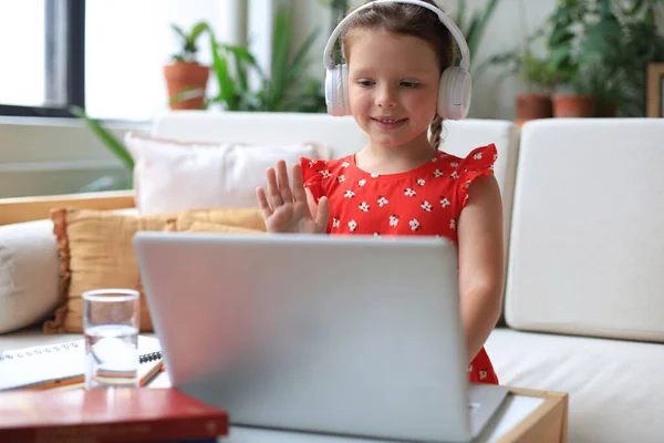 Menina Estudando Line Com Professor Videochamada Ensino Distância — Fotografia de Stock