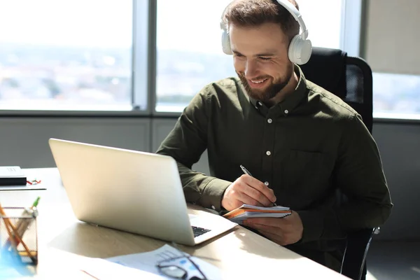 Smiling Young Business Man Having Video Call Office — Stock Photo, Image