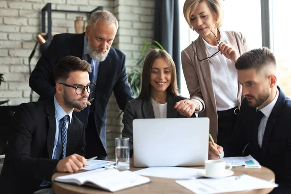 Réunion Réflexion Sur Travail Équipe Des Hommes Affaires Pour Discuter — Photo