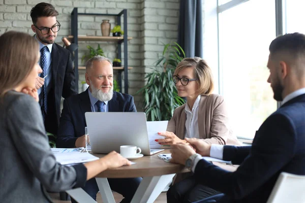 Reunión Trabajo Equipo Empresarios Para Discutir Los Planes Inversión — Foto de Stock