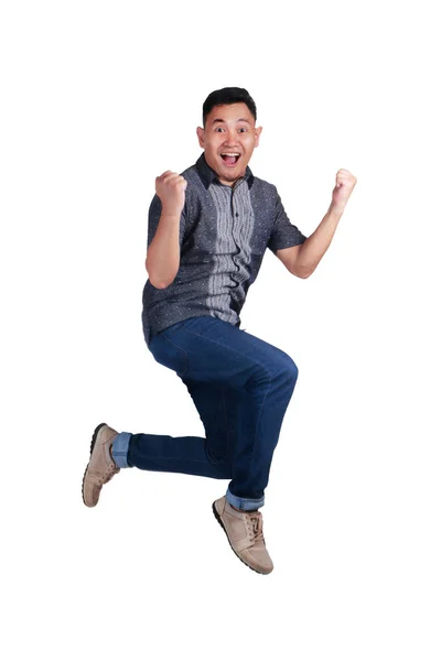 Gelukkig Jonge Aziatische Man Lopen Lucht Blue Jeans Batik Shirt — Stockfoto