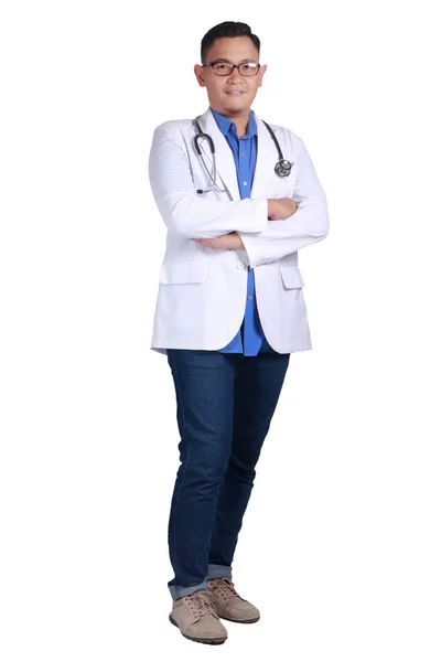 Confident Smiling Male Asian Doctor Posando Mirando Cámara Con Los — Foto de Stock