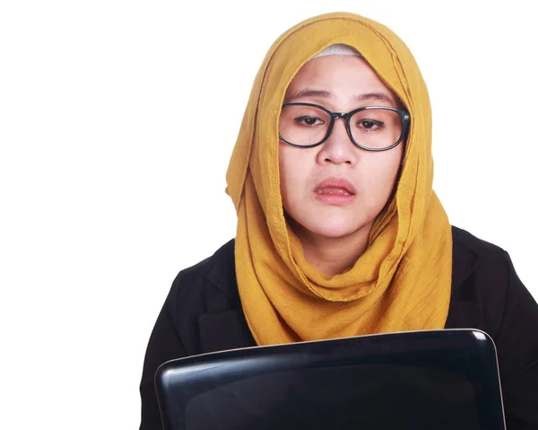 Junge Asiatische Geschäftsfrau Webt Anzug Und Hijab Und Hält Einen — Stockfoto