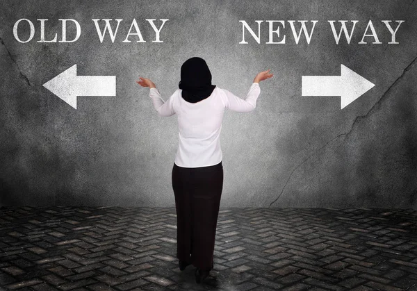 Dilemma Business Concept Businesswoman Confuse Choose Old Way New Way — Stock Photo, Image