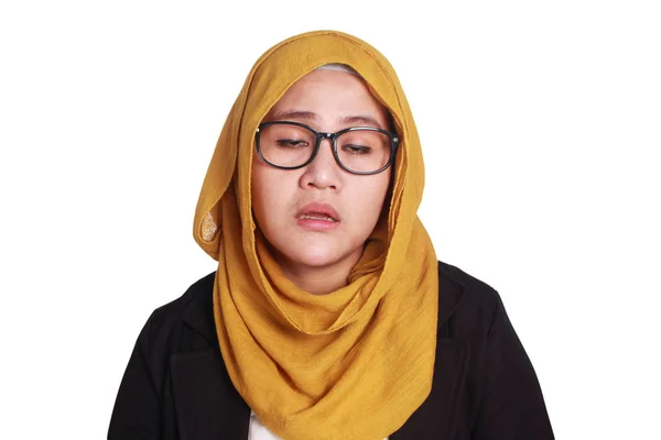 Jonge Aziatische Zakenvrouw Dragen Hijab Pak Moe Duizelig Expressie Geïsoleerd — Stockfoto