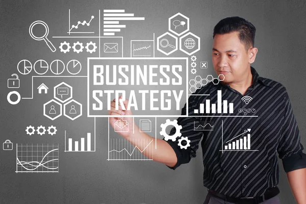 ビジネス戦略のコンセプトです 若いアジア系のビジネスマンを描く事業戦略分析スキーム灰色の背景の上 テキストのタイポグラフィ デザイン — ストック写真