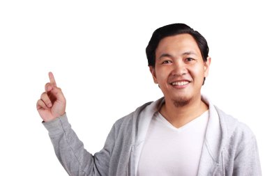 Bir şey atanması beyaz gömlek ve bir şey, gösterilen gri ceket giyen genç Asyalı adam jest. Beyaz izole. Baş ve omuzlar kapatın