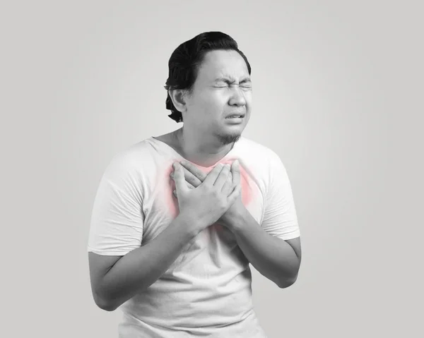 Ung Asiatisk Man Bär Vit Skjorta Med Bröstsmärtor Monokrom Svart — Stockfoto