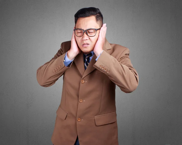Jovem Empresário Asiático Cobriu Seu Ouvido Ignorando Ruído Estressado Sob — Fotografia de Stock