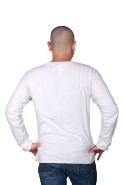 Adam ayakta poz giyen düz beyaz uzun kollu gömlek, yazdırma, arka görünüm portre için boş t-shirt sahte