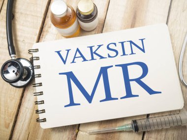 MMR kızamık kabakulak kızamıkçık aşısı kavram, Endonezya, sağlık ve tıbbi doktor çalışma masası görünümünü top