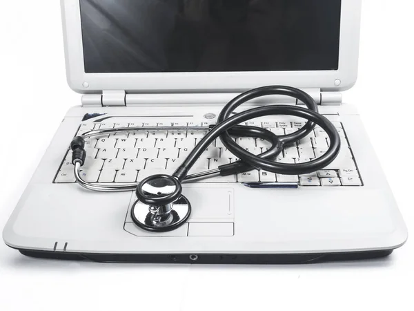 Laptop Diagnóstico Computador Com Estetoscópio Preto Isolado Fundo Branco — Fotografia de Stock