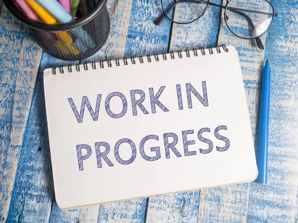 Trabajo Progreso Citas Inspiradoras Motivacionales Negocios Tipografía Palabras Top View —  Fotos de Stock