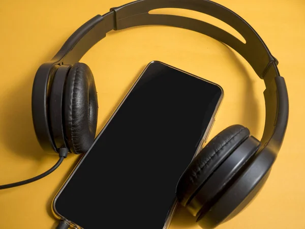 Cuffie Smartphone Auricolari Sfondo Arancione Ascolto Del Suono Musicale Sul — Foto Stock