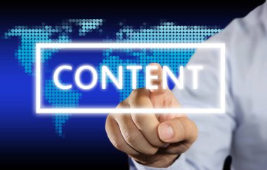İçerik, internet sosyal medya motivasyon ilham verici tırnak, kavram yazı tipografi kelime. İşadamları sanal ekran düğmesini