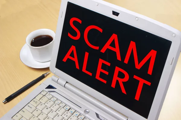 Scam Alert Internet Citações Fraudulentas Palavras Tipografia Vista Superior Lettering — Fotografia de Stock