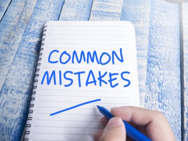 Ortak hatalar, iş motivasyonel Inspirational quotes, kelime tipografi üstten görünüm yazı kavramı