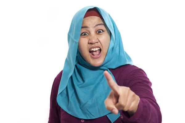 Portret Zły Muzułmańska Kobieta Interesu Noszenie Hidżabu Szaleństwo Szalony Gest — Zdjęcie stockowe