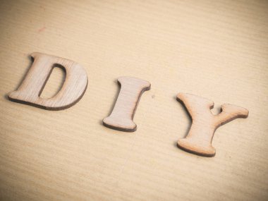 DIY, kendiniz yapın. Motivasyonel internet iş tırnak, tipografi kavramı yazı ahşap kelime