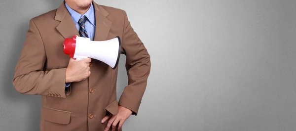 Retrato Orgulloso Joven Confianza Empresario Asiático Sosteniendo Megáfono Sobre Fondo — Foto de Stock