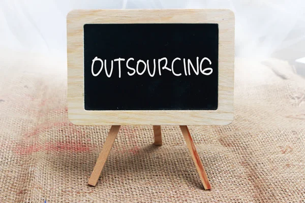 Outsourcing Business Motiverande Inspirerande Citat Ord Typografi Bokstäver Koncept — Stockfoto