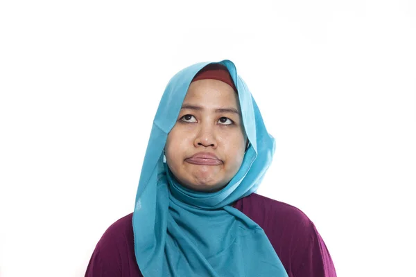 Asiatiska Muslimsk Kvinna Som Bär Hijab Visar Ett Löjligt Trött — Stockfoto