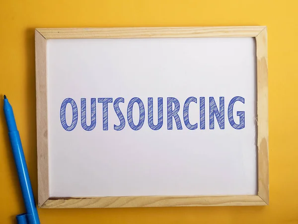 Outsourcing Business Motiverande Inspirerande Citat Ord Typografi Bokstäver Koncept — Stockfoto