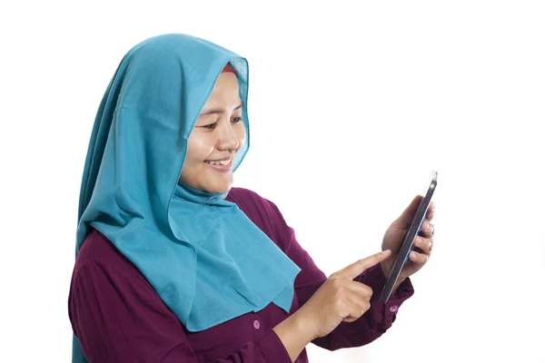 Jovem Empresária Asiática Vestindo Terno Hijab Com Seu Tablet Expressão — Fotografia de Stock