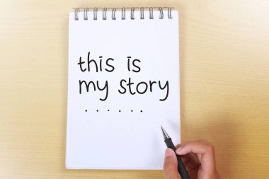 Bu benim hikayem, iş motivasyonum ilham verici alıntılar, kelime tipografisi en üstteki harf kavramı