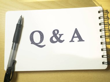Q & A, sorular ve cevaplar. Motivasyonel internet iş tırnak tipografi kavramı harflerle kelimeler
