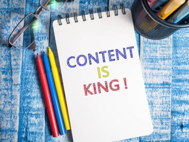 Internet Sosyal medya Motivasyon Inspirational quotes, kelime tipografi üstten görünüm yazı kavramı içerik kraldır