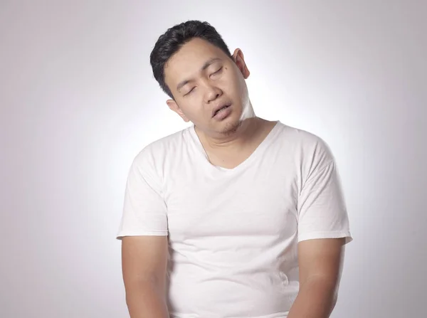 Sömnig Trött Rolig Ung Asiatisk Man Gäspande Sover När Sitter — Stockfoto