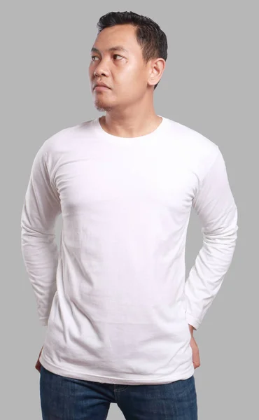 Camiseta Blanca Manga Larga Simulada Vista Frontal Aislada Modelo Masculino —  Fotos de Stock