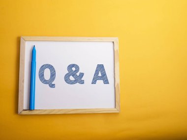 Q & A, sorular ve cevaplar. Motivasyonel internet iş tırnak tipografi kavramı harflerle kelimeler