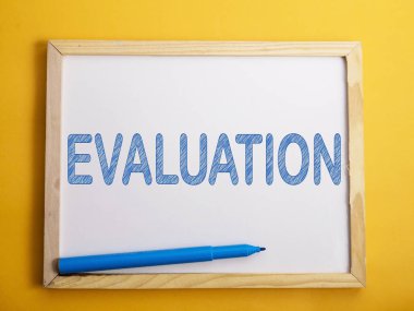 Değerlendirme, İnceleme tırnak, izleme iş denetim tipografi yazı kavramı kelime