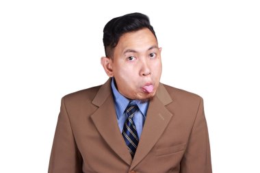 Yüz hareketi, dilini, izole üzerinde beyaz alay ile komik Asya adam fotoğraf görüntü