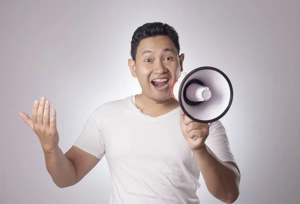 Junger Asiatischer Mann Mit Weißem Hemd Und Lächelndem Gesichtsausdruck Megafon — Stockfoto