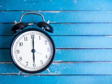 Çalar saat, saat kavramı, son tarih aciliyet kavramı görüntüyü kapat