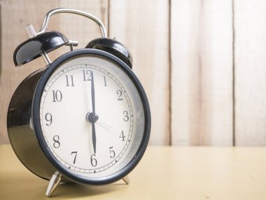 Çalar saat, saat kavramı, son tarih aciliyet kavramı görüntüyü kapat