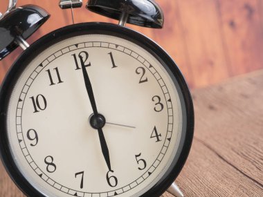 Çalar saat, saat kavramı, son tarih aciliyet kavramı görüntüyü kapat